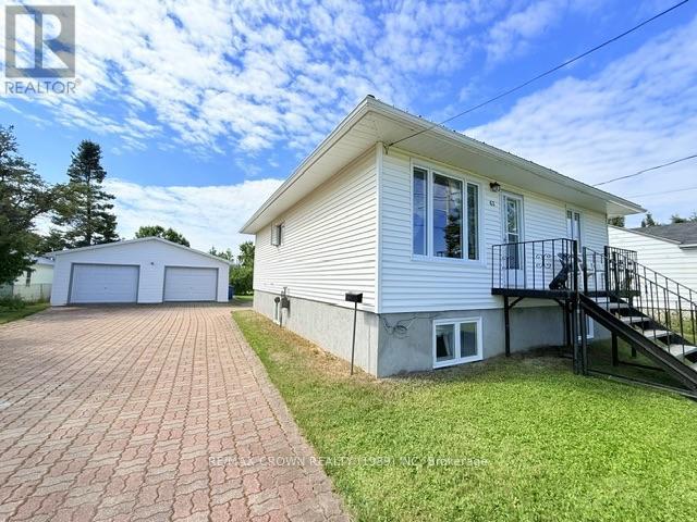 63 De L'etang Boulevard Property Photo 1