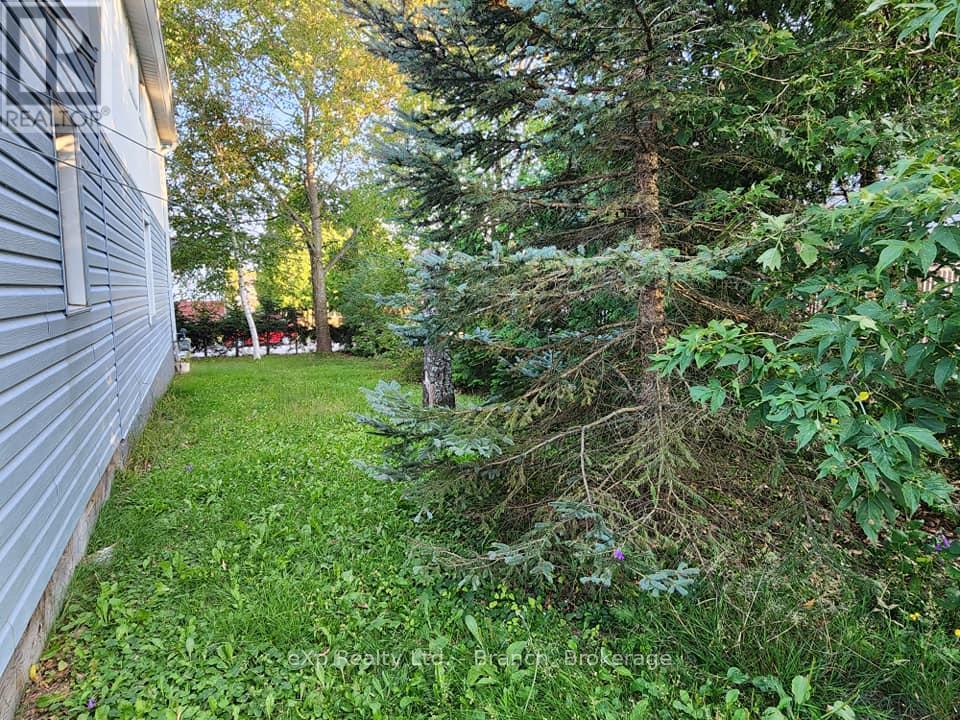 58 Second Street E Property Photo 5
