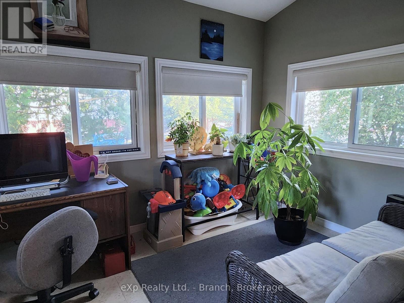 58 Second Street E Property Photo 6