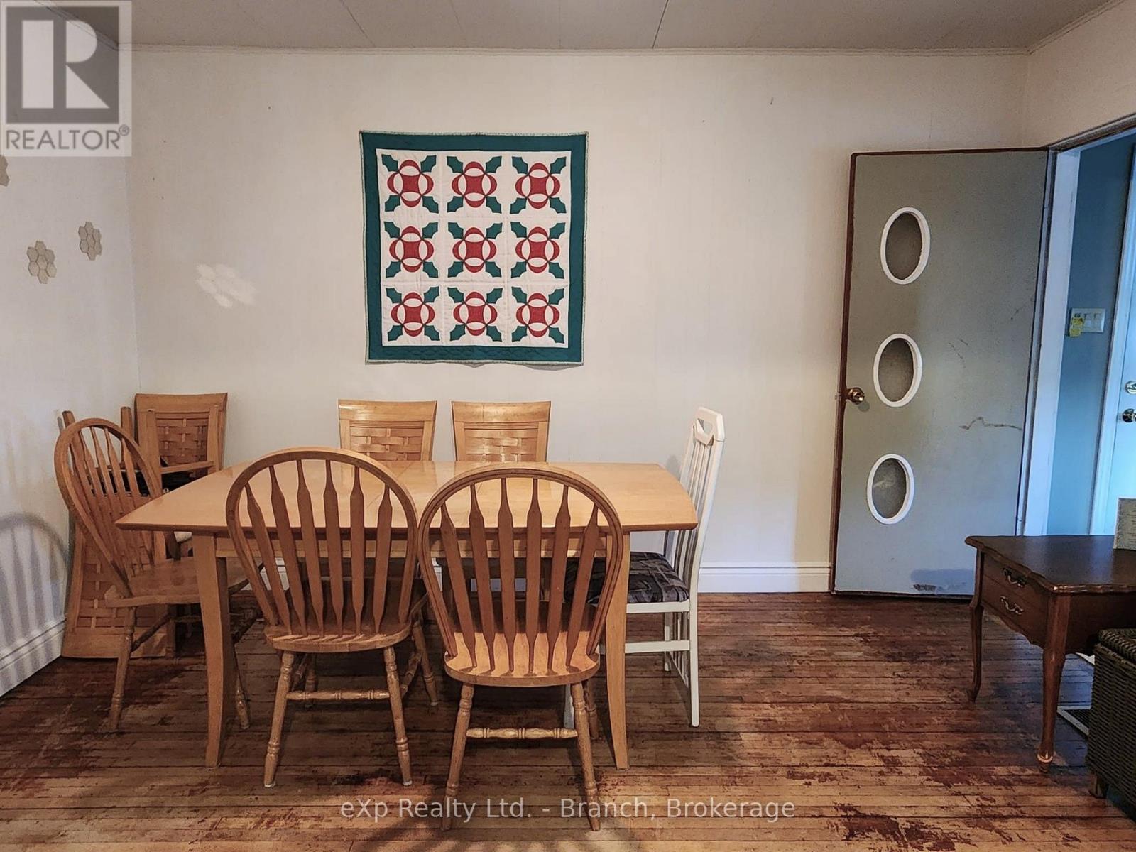 58 Second Street E Property Photo 8