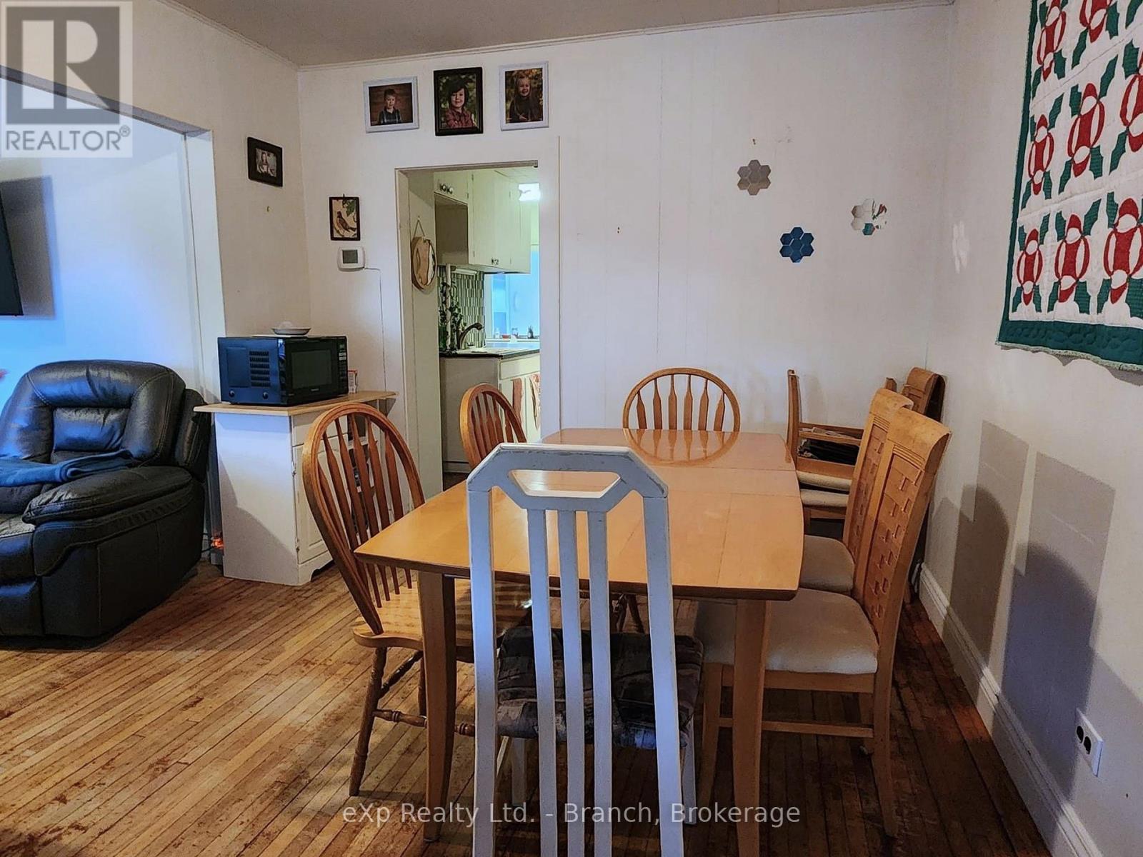58 Second Street E Property Photo 9