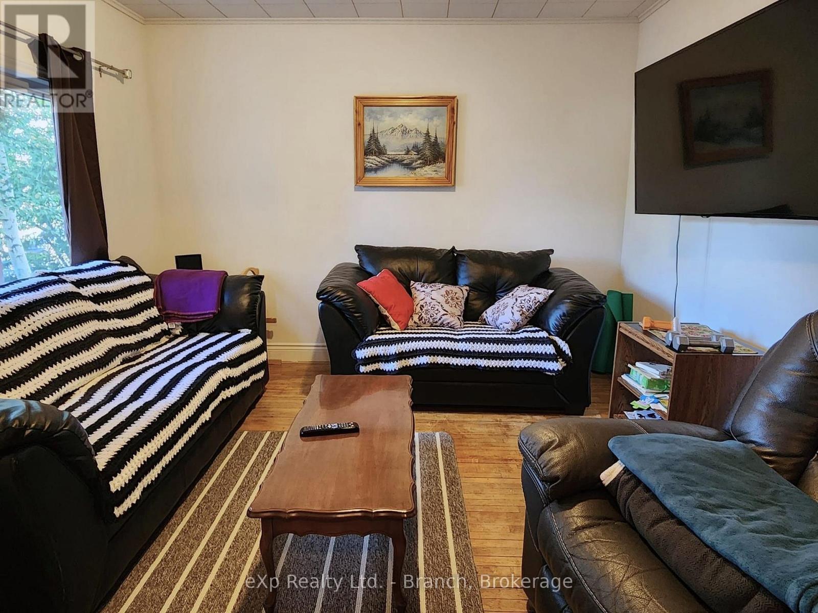 58 Second Street E Property Photo 10