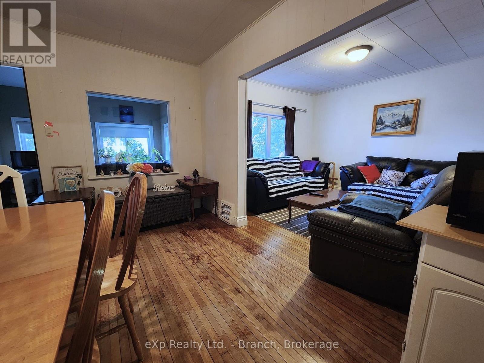 58 Second Street E Property Photo 11