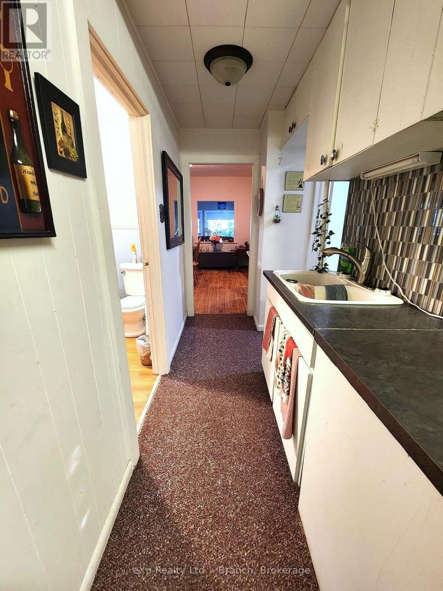 58 Second Street E Property Photo 12