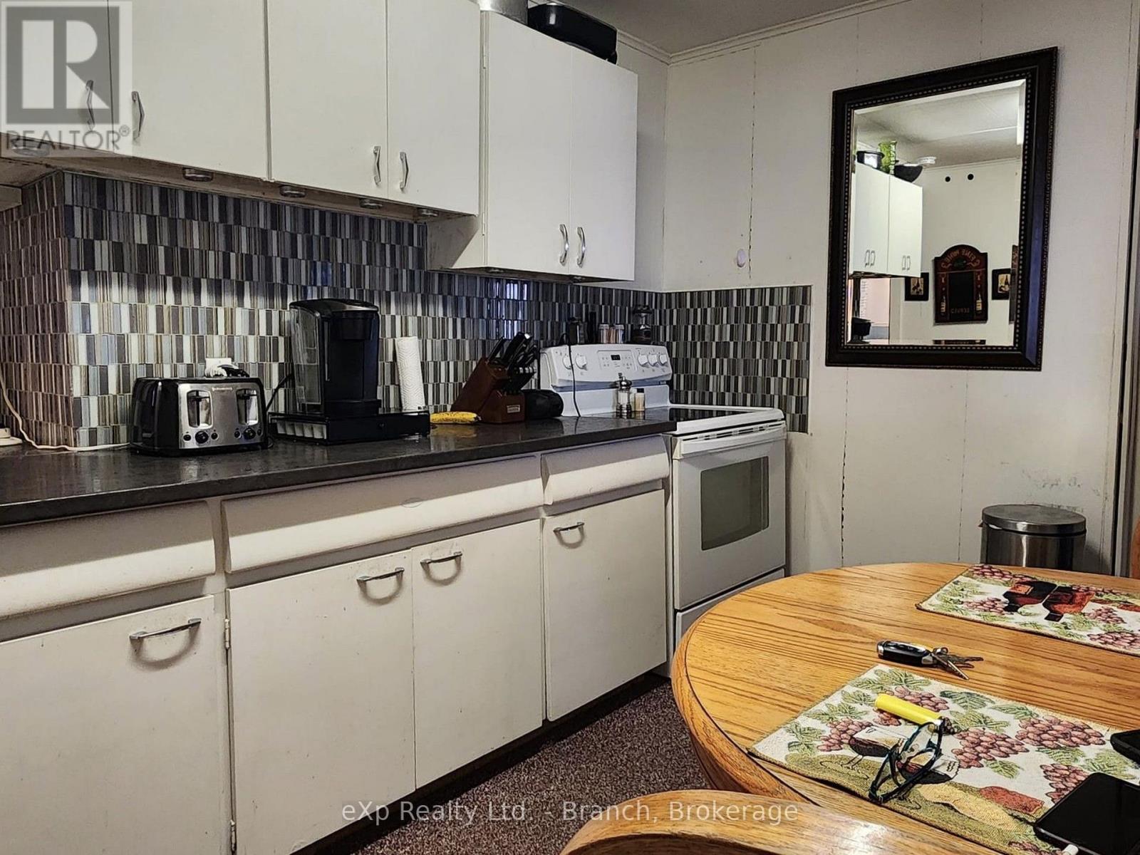 58 Second Street E Property Photo 14