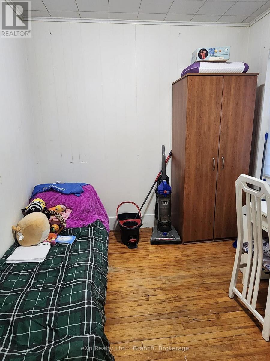 58 Second Street E Property Photo 15