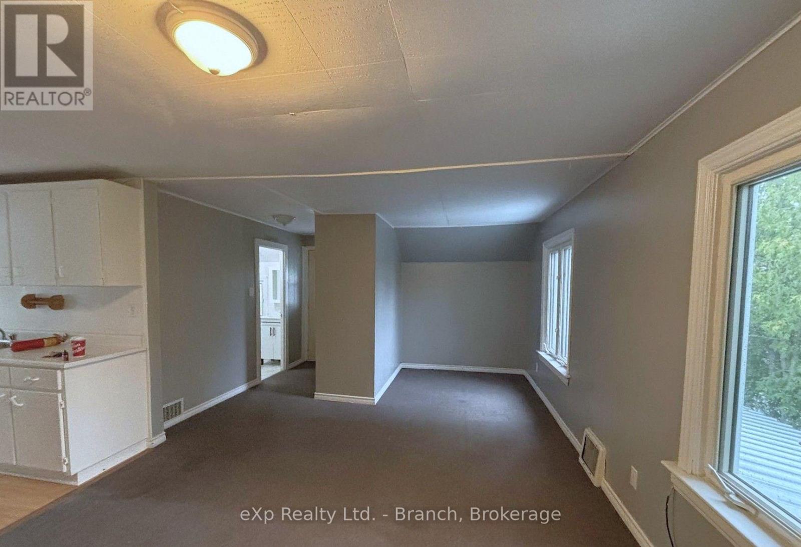 58 Second Street E Property Photo 18