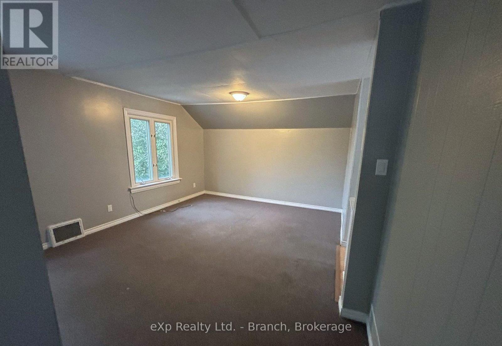 58 Second Street E Property Photo 20