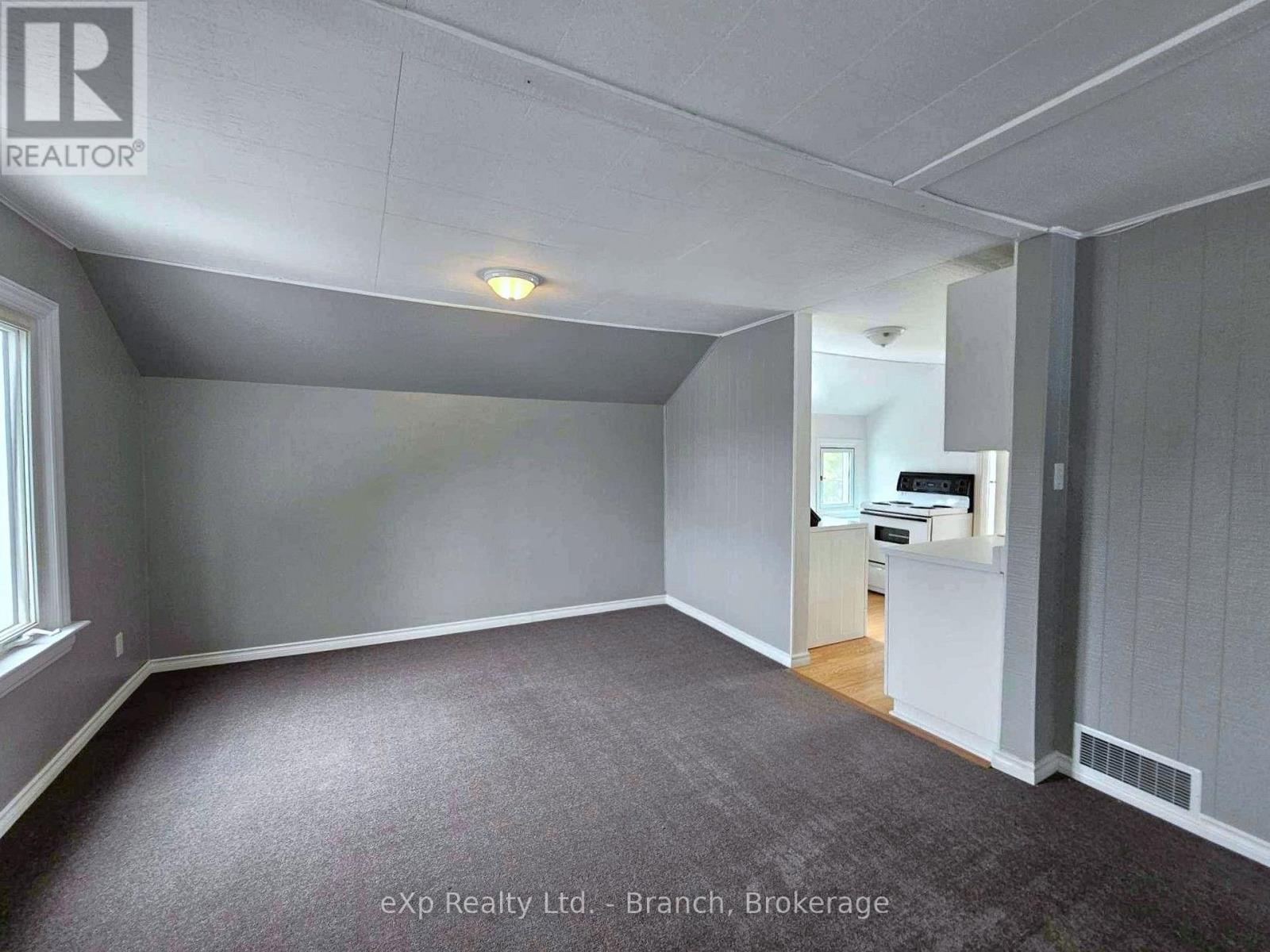 58 Second Street E Property Photo 27