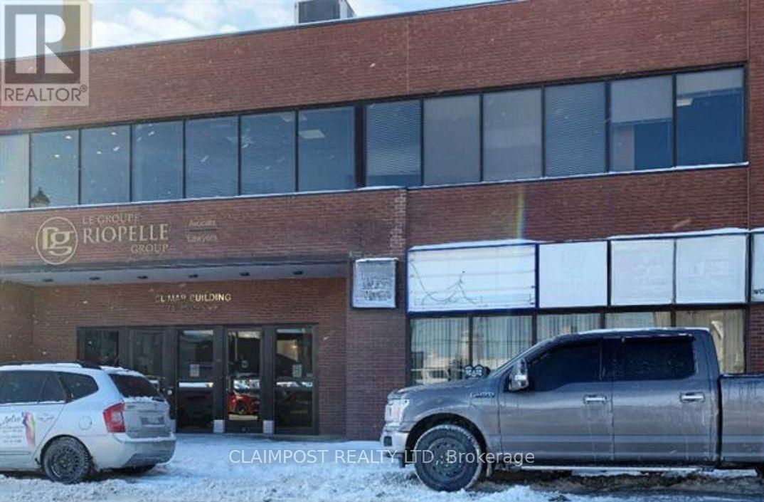 105 - 87 PINE STREET S Property Photo 1