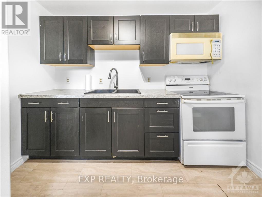 43 Government Road E Property Photo 2
