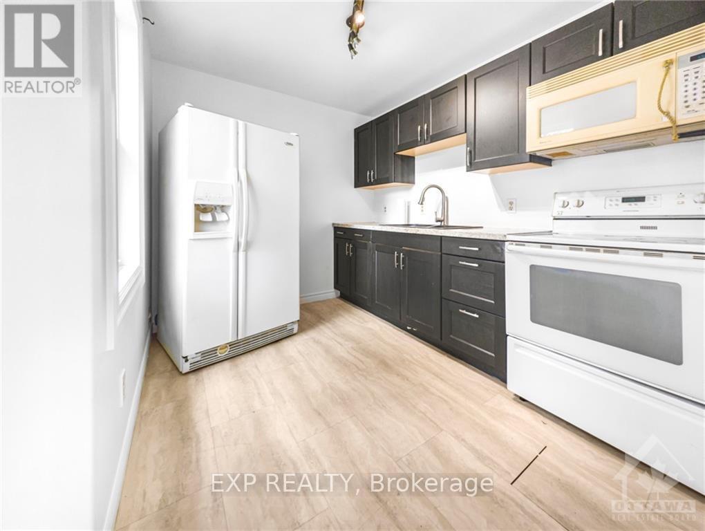 43 Government Road E Property Photo 6