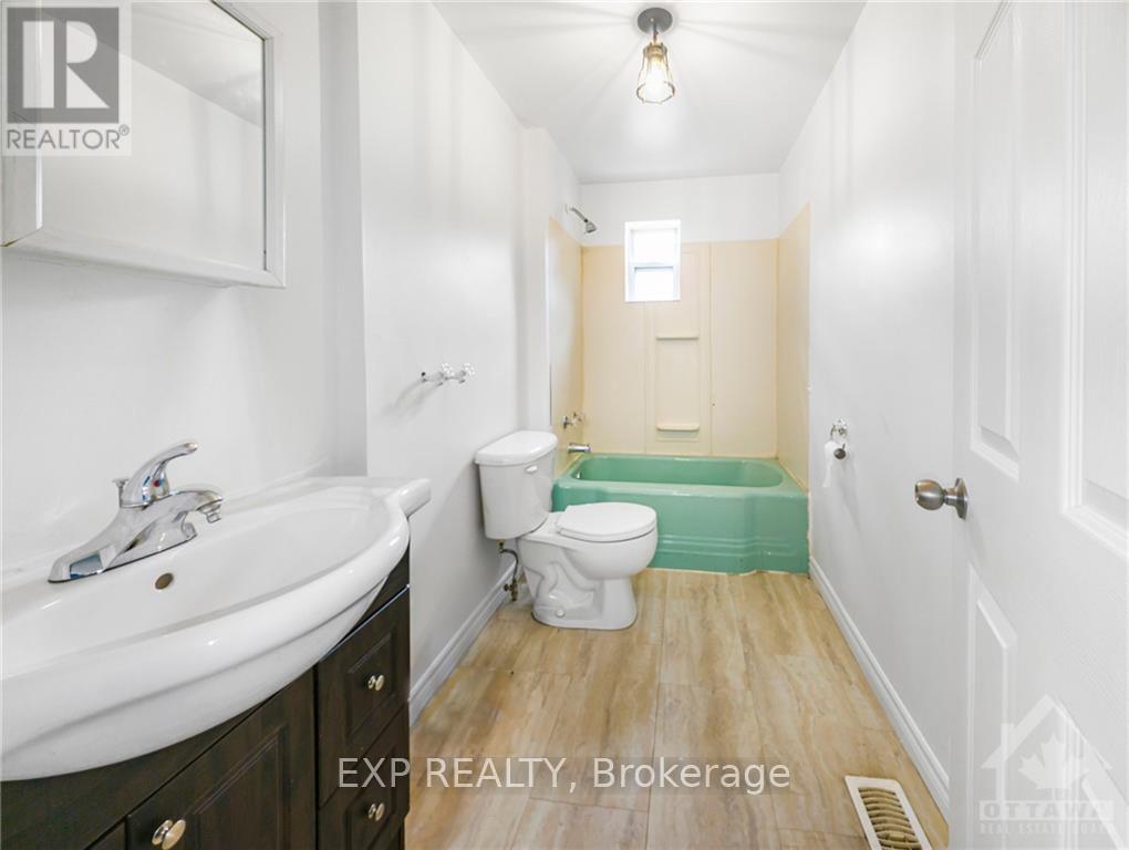 43 Government Road E Property Photo 7