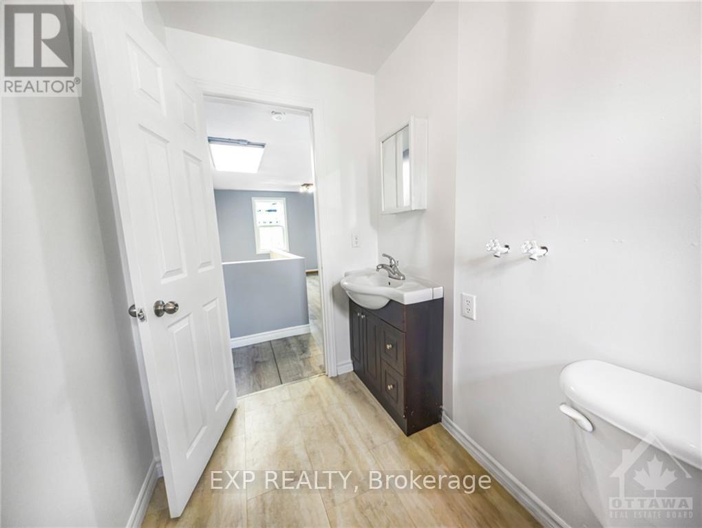 43 Government Road E Property Photo 8