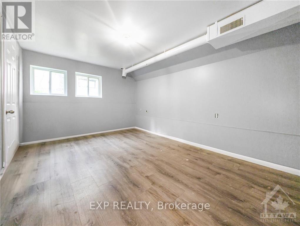 43 Government Road E Property Photo 10
