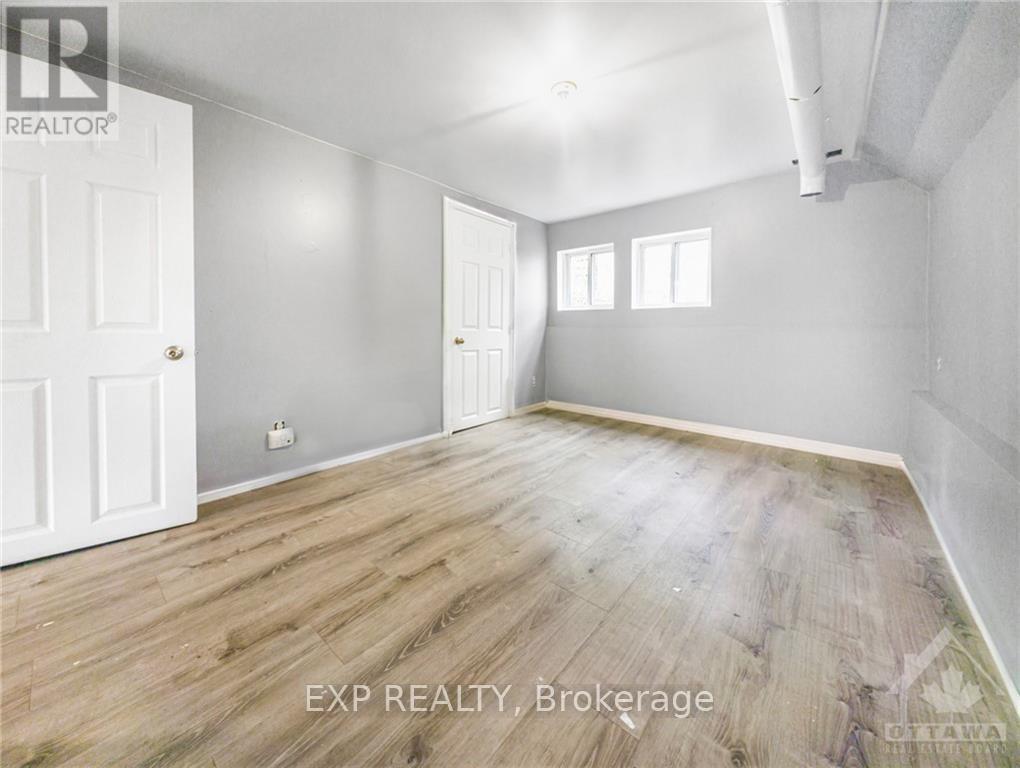43 Government Road E Property Photo 11