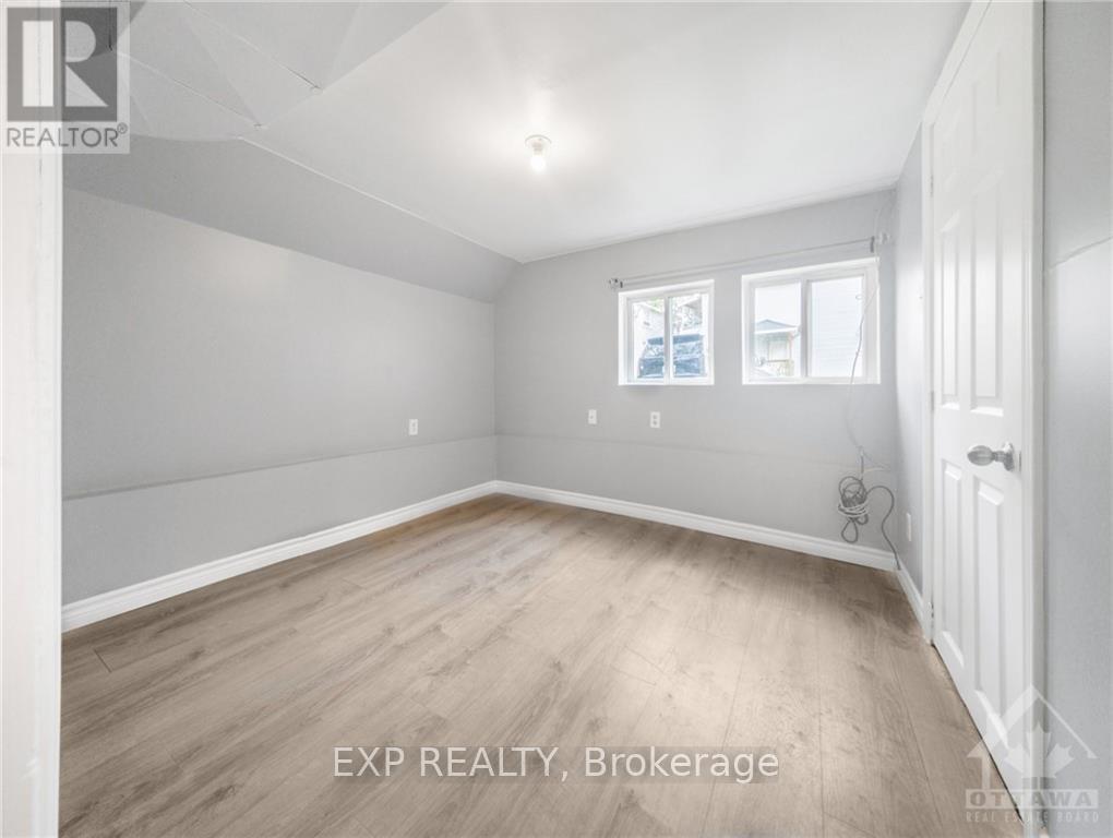 43 Government Road E Property Photo 12
