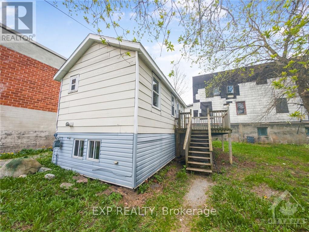43 Government Road E Property Photo 14
