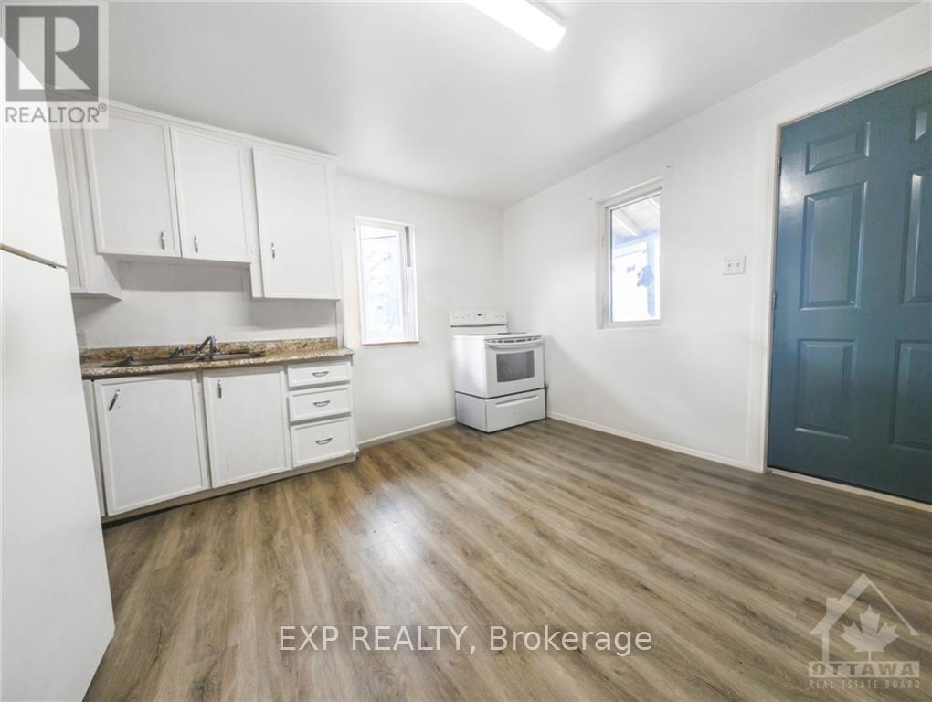 43 Government Road E Property Photo 17