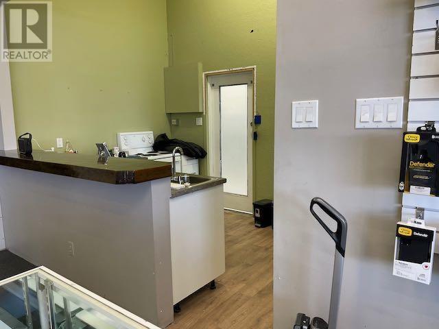 34 Whyte Ave Property Photo 11