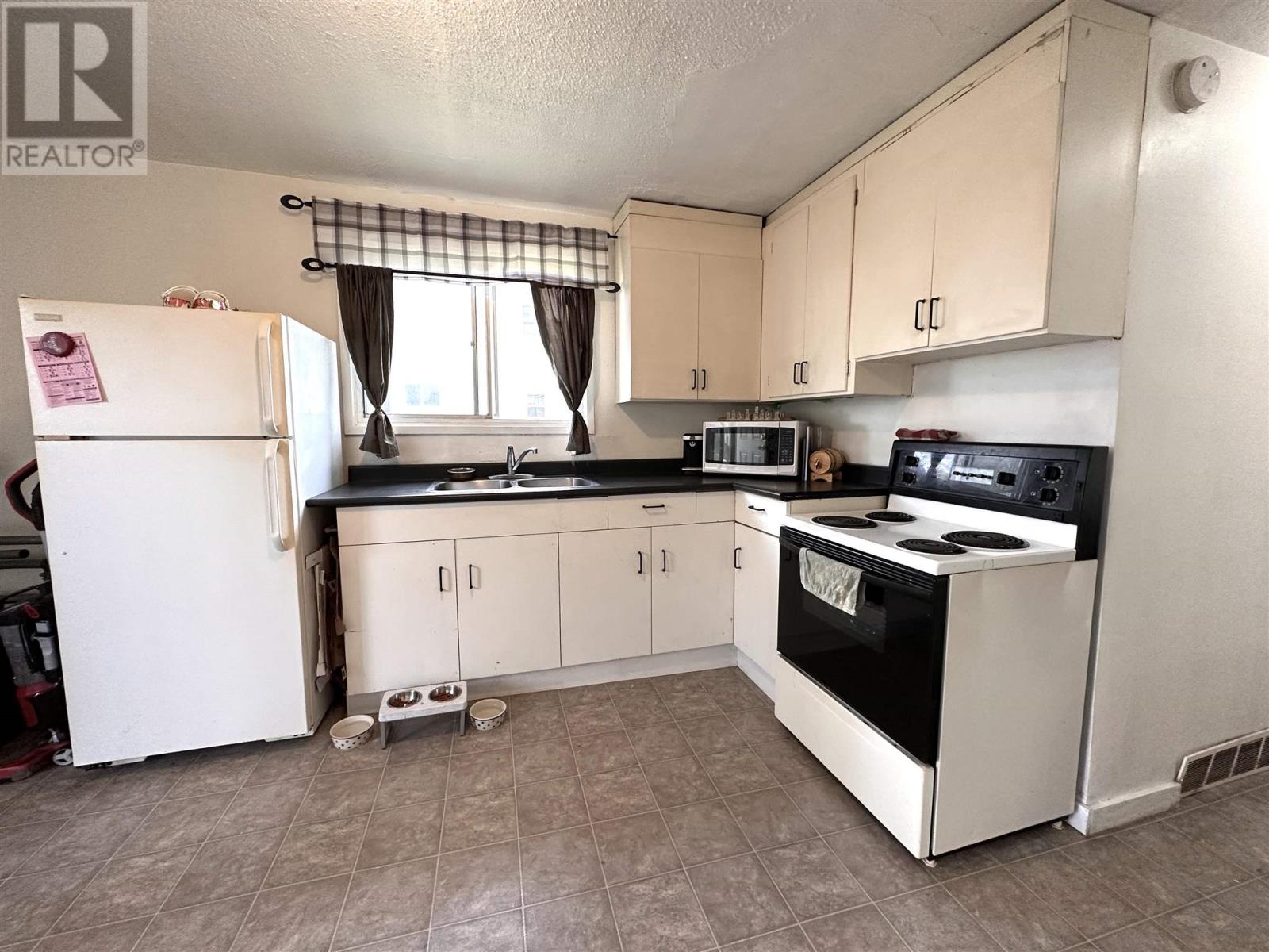 264 Cumberland St N Property Photo 20