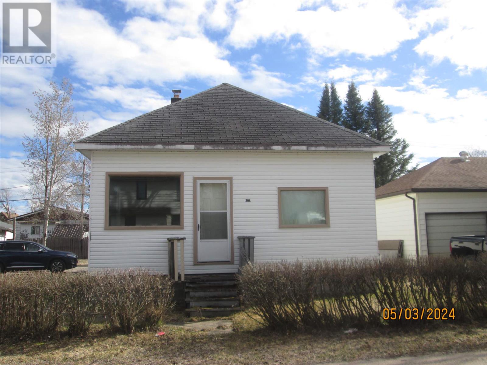 306 Front St Property Photo 1