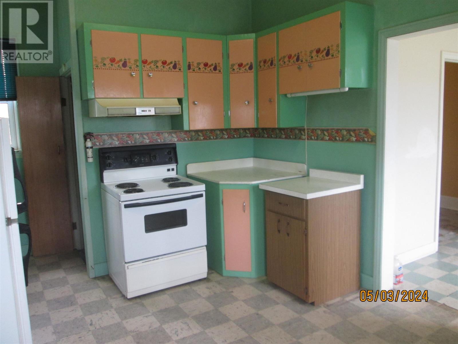 306 Front St Property Photo 6