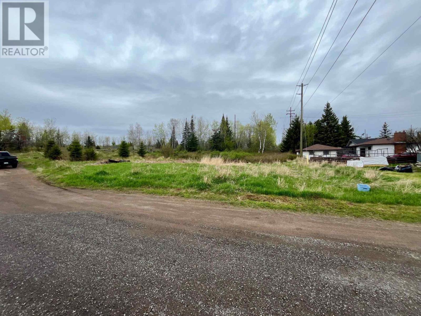 390 Balsam St Property Photo 2