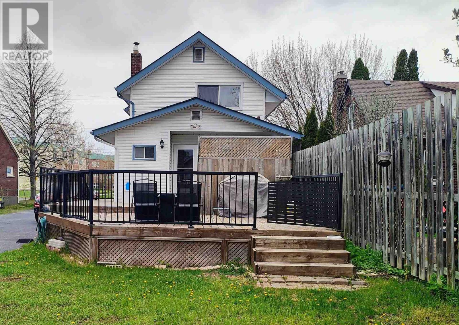 106 Shuniah St Property Photo 2