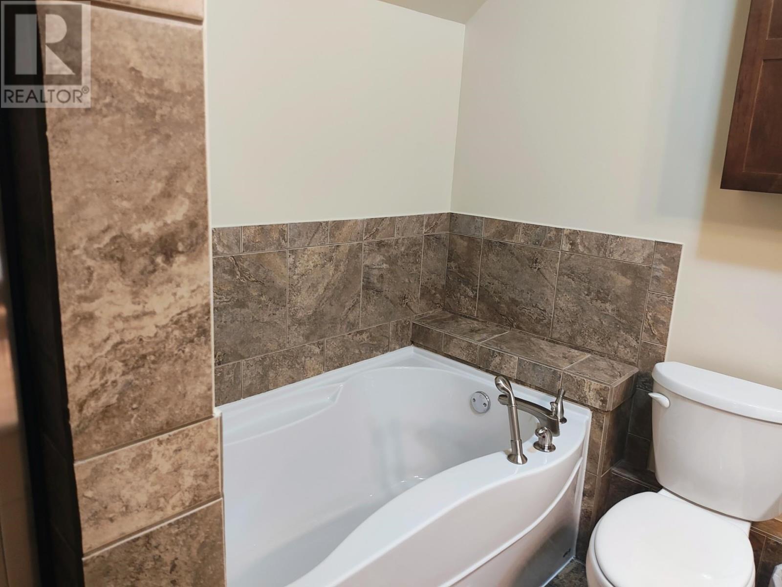 106 Shuniah St Property Photo 11