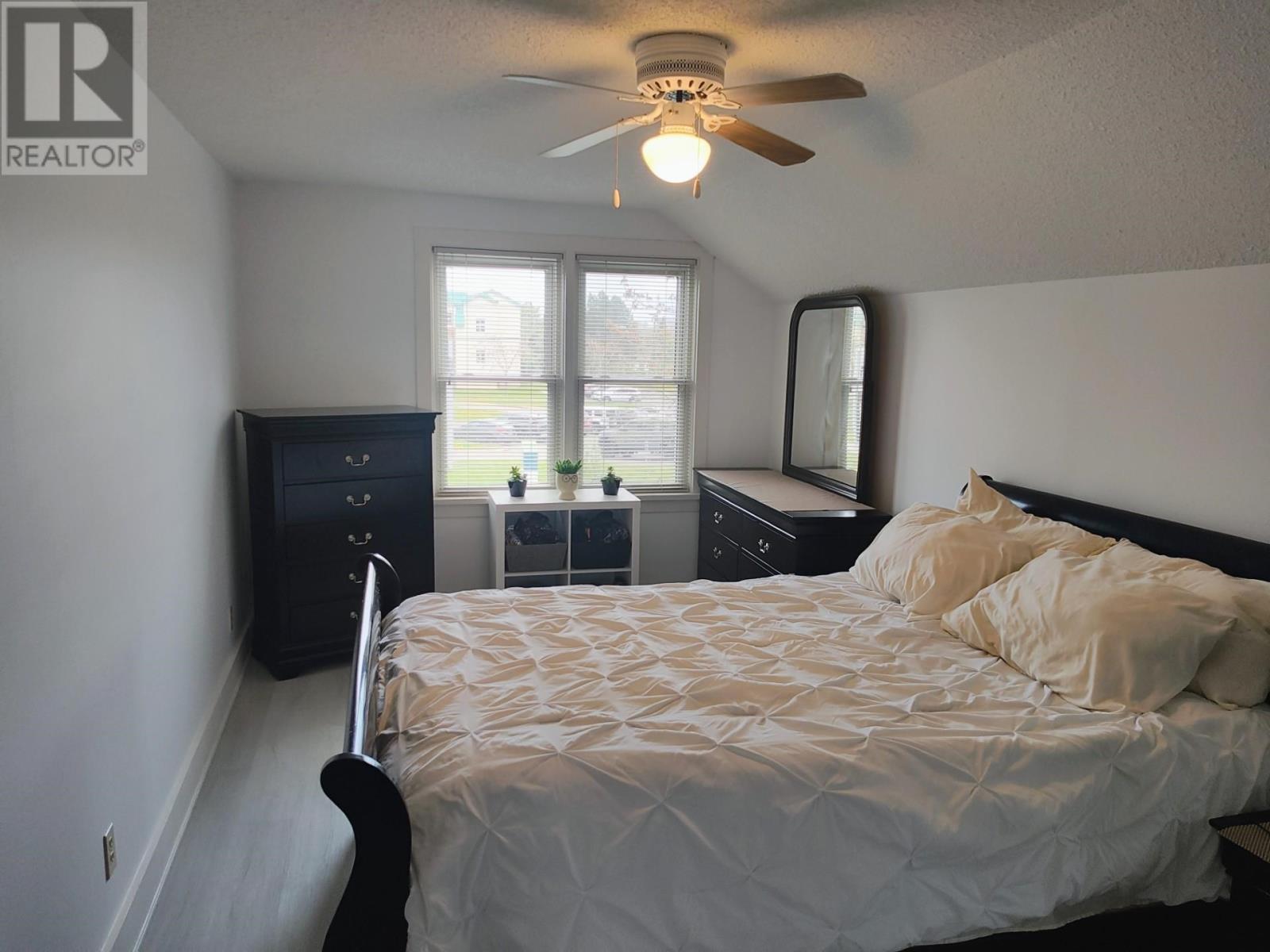 106 Shuniah St Property Photo 13