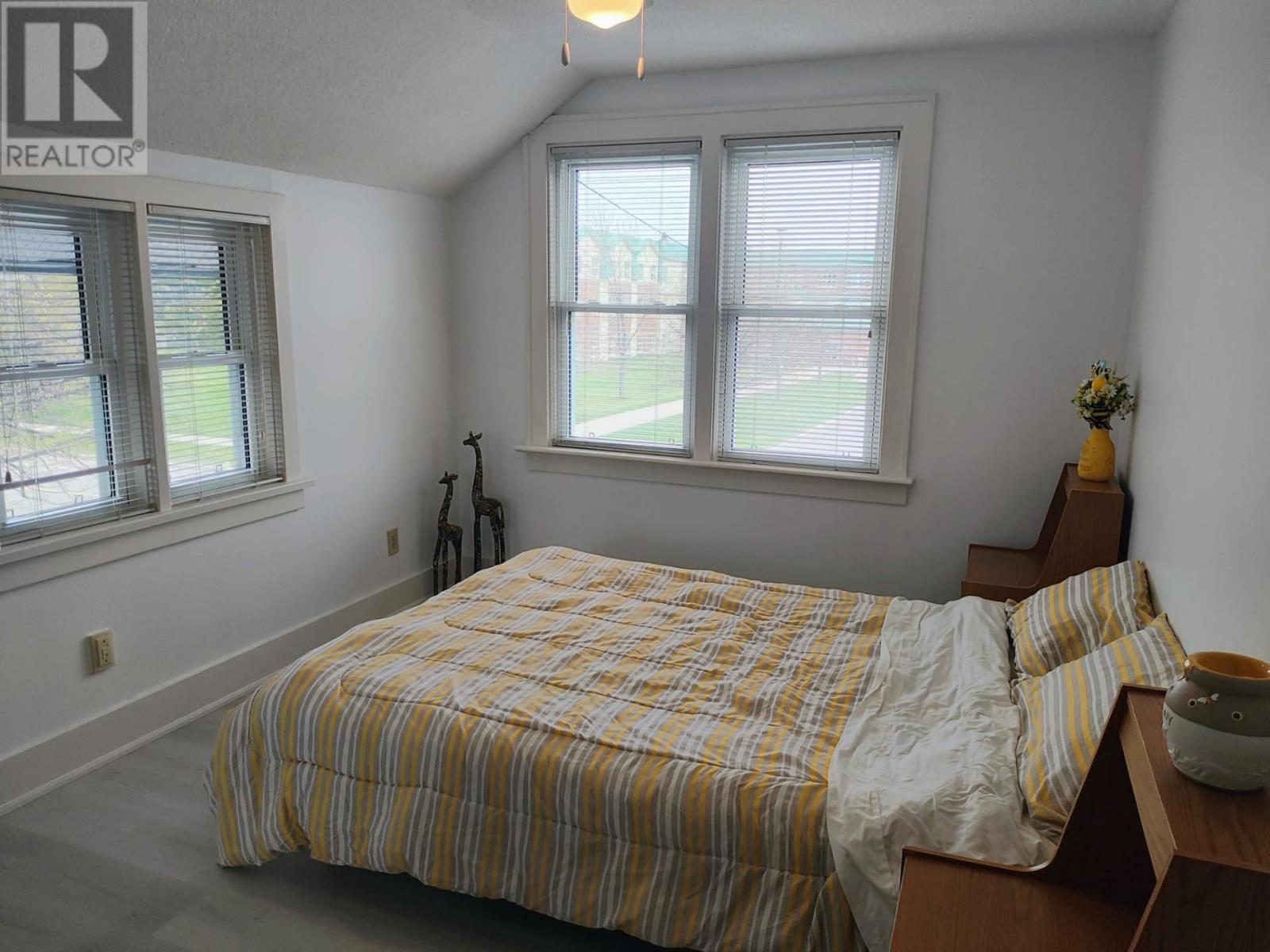 106 Shuniah St Property Photo 15
