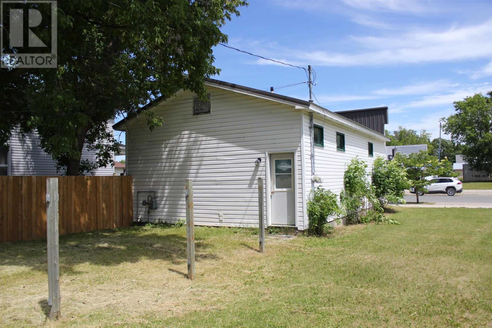 317 Fourth St Property Photo 4