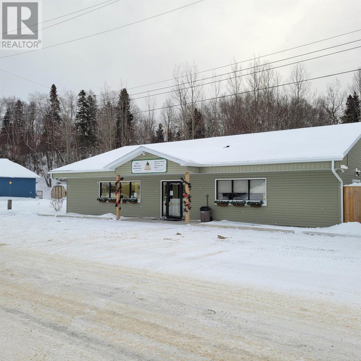 90 Evergreen Dr Property Photo 2