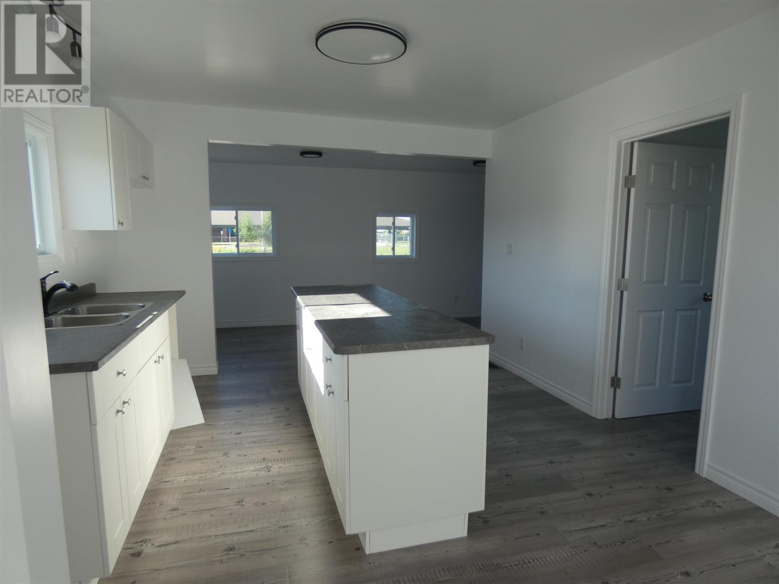 101 Keewatin St Property Photo 3