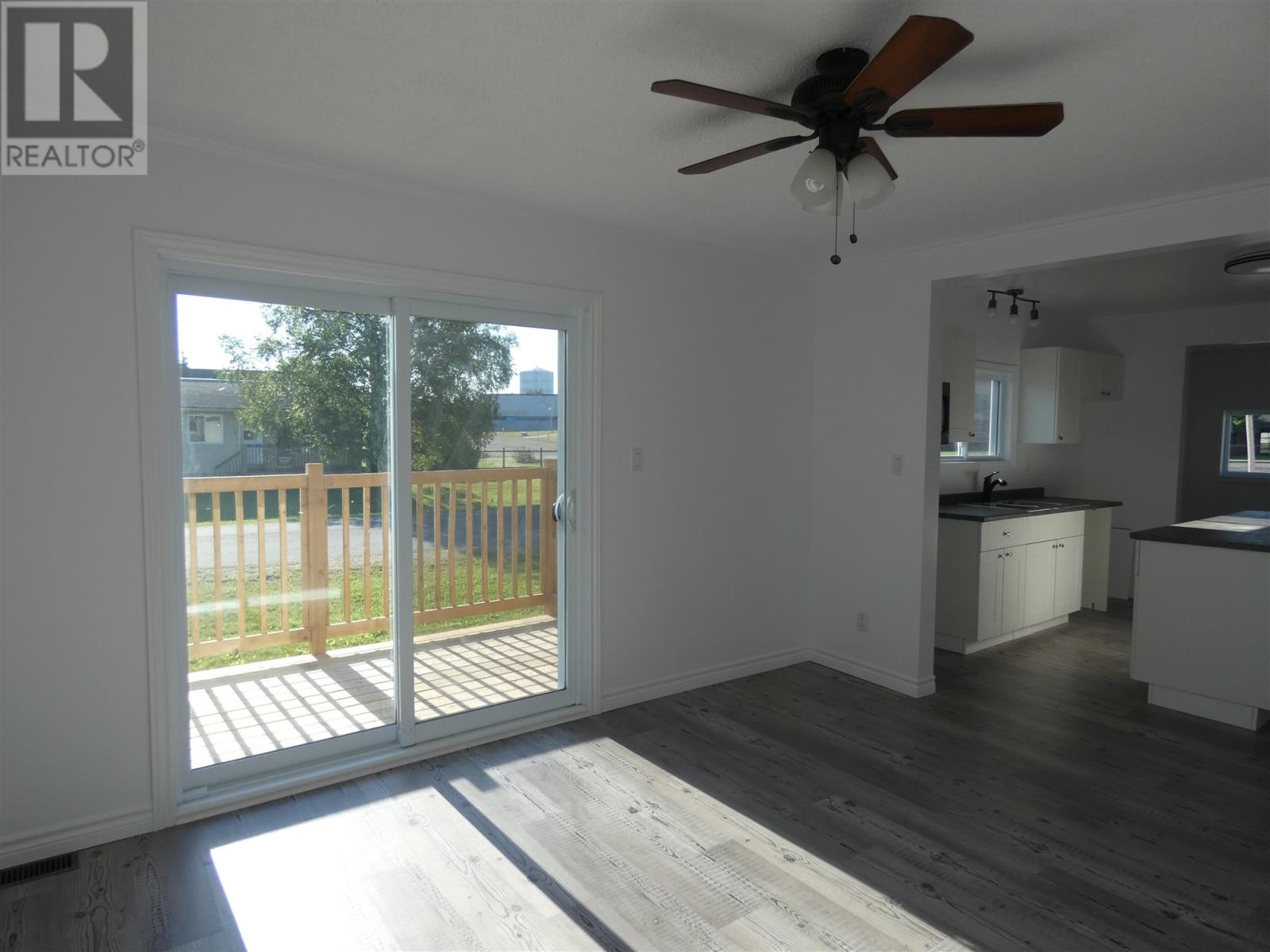 101 Keewatin St Property Photo 5