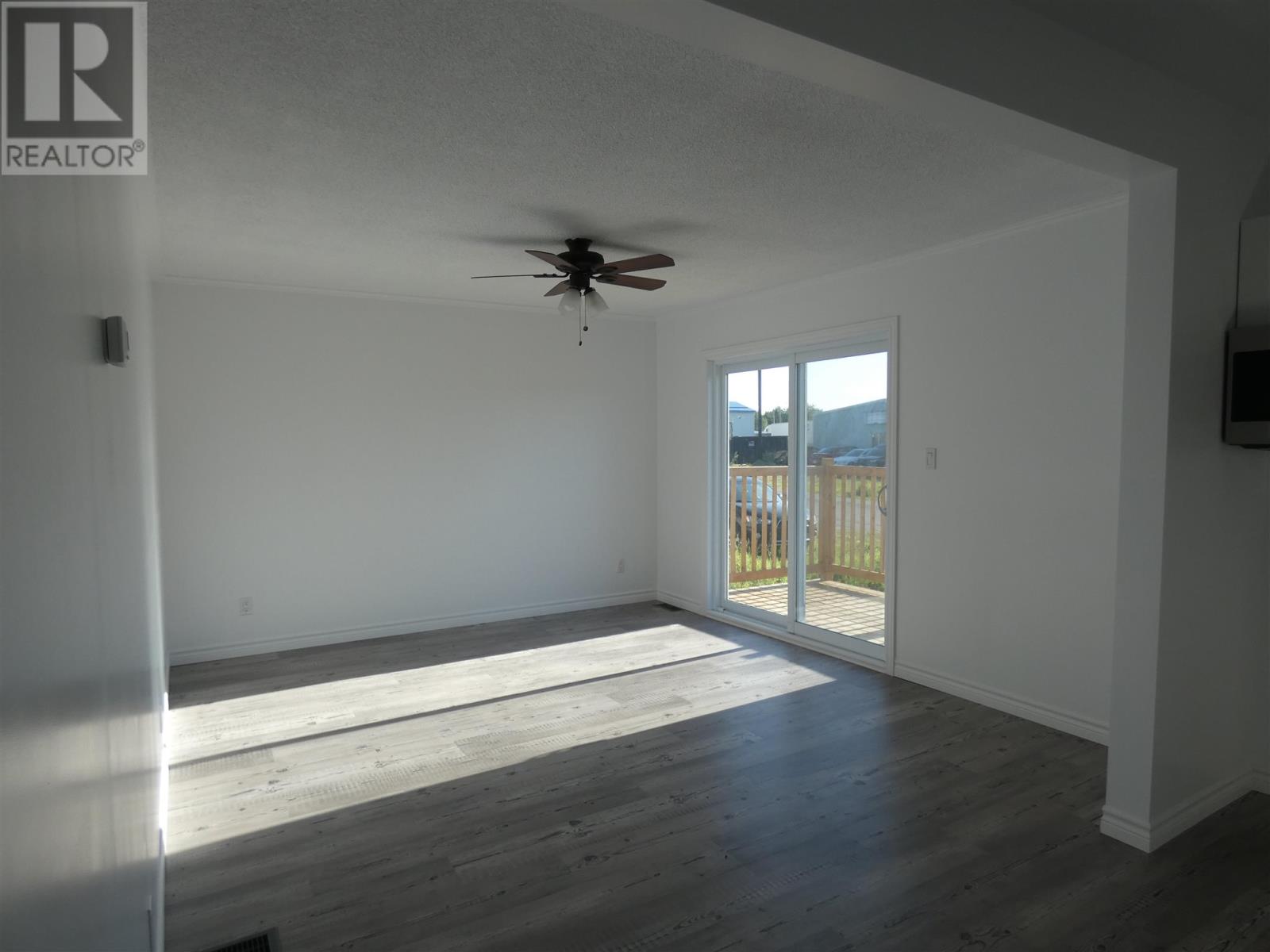 101 Keewatin St Property Photo 8
