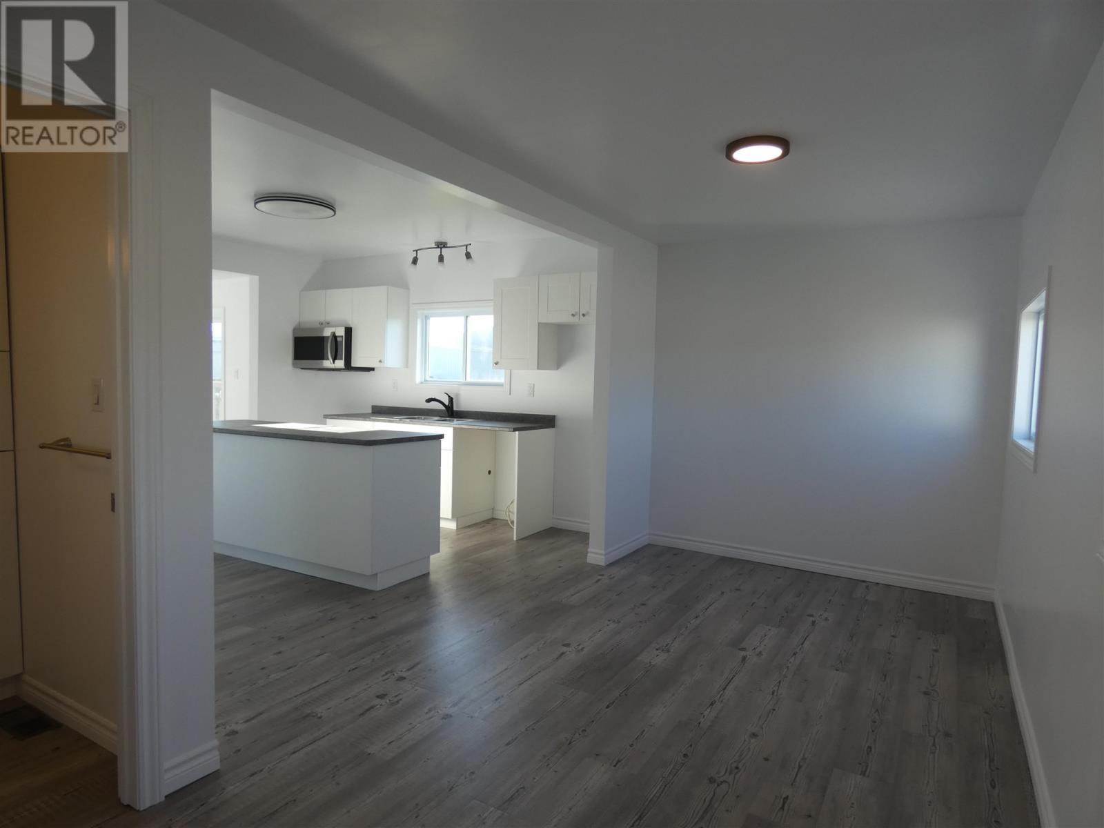 101 Keewatin St Property Photo 9