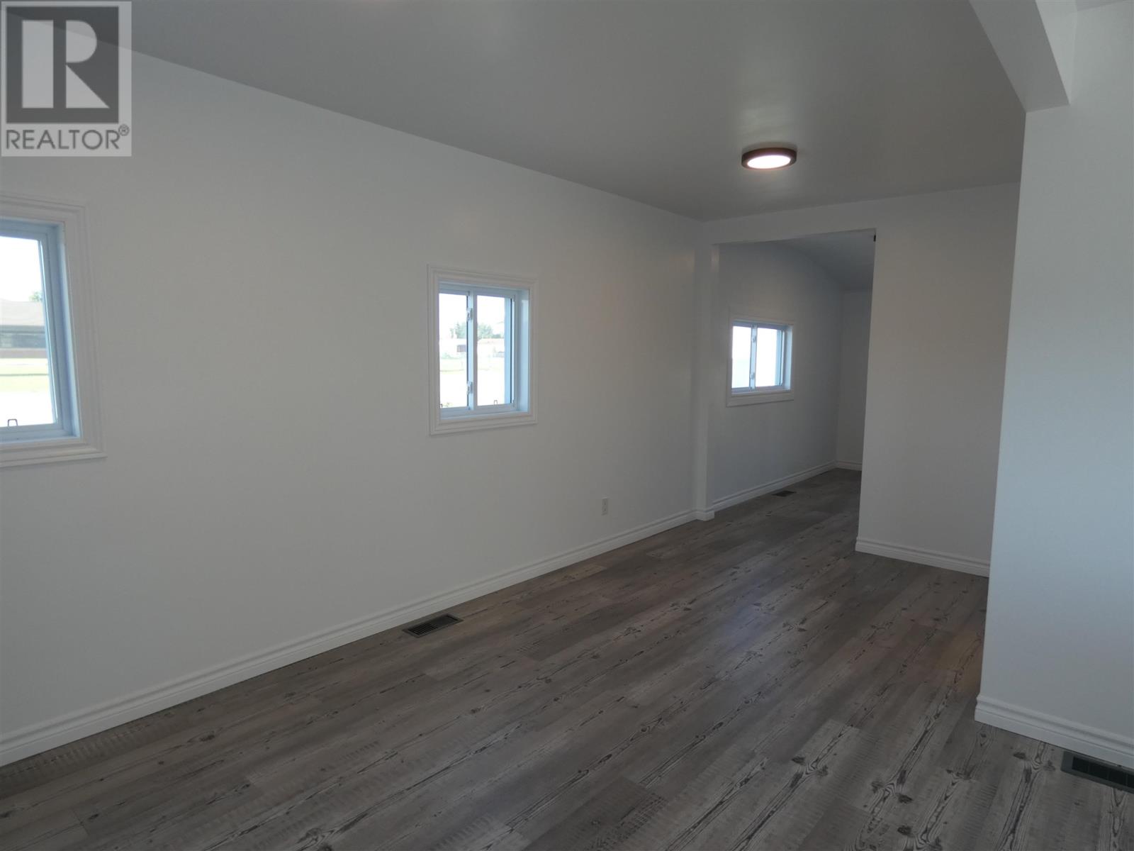 101 Keewatin St Property Photo 10