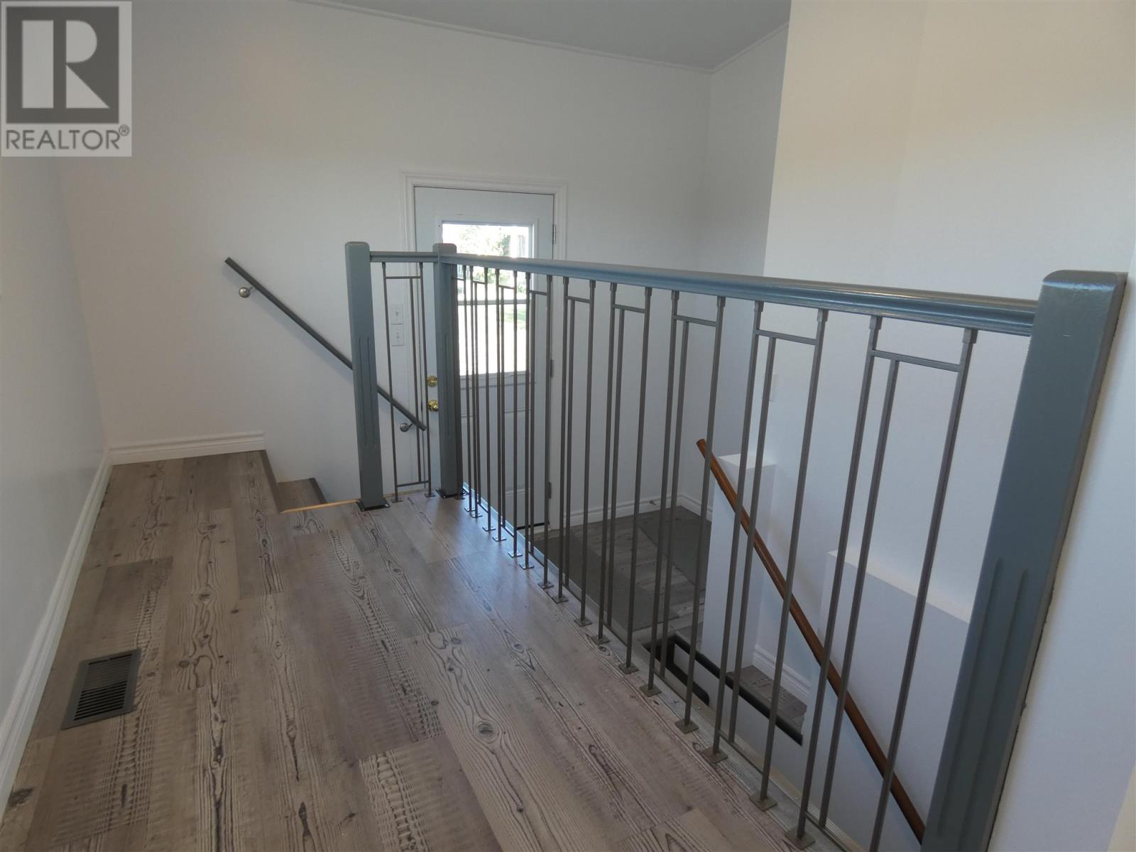 101 Keewatin St Property Photo 12