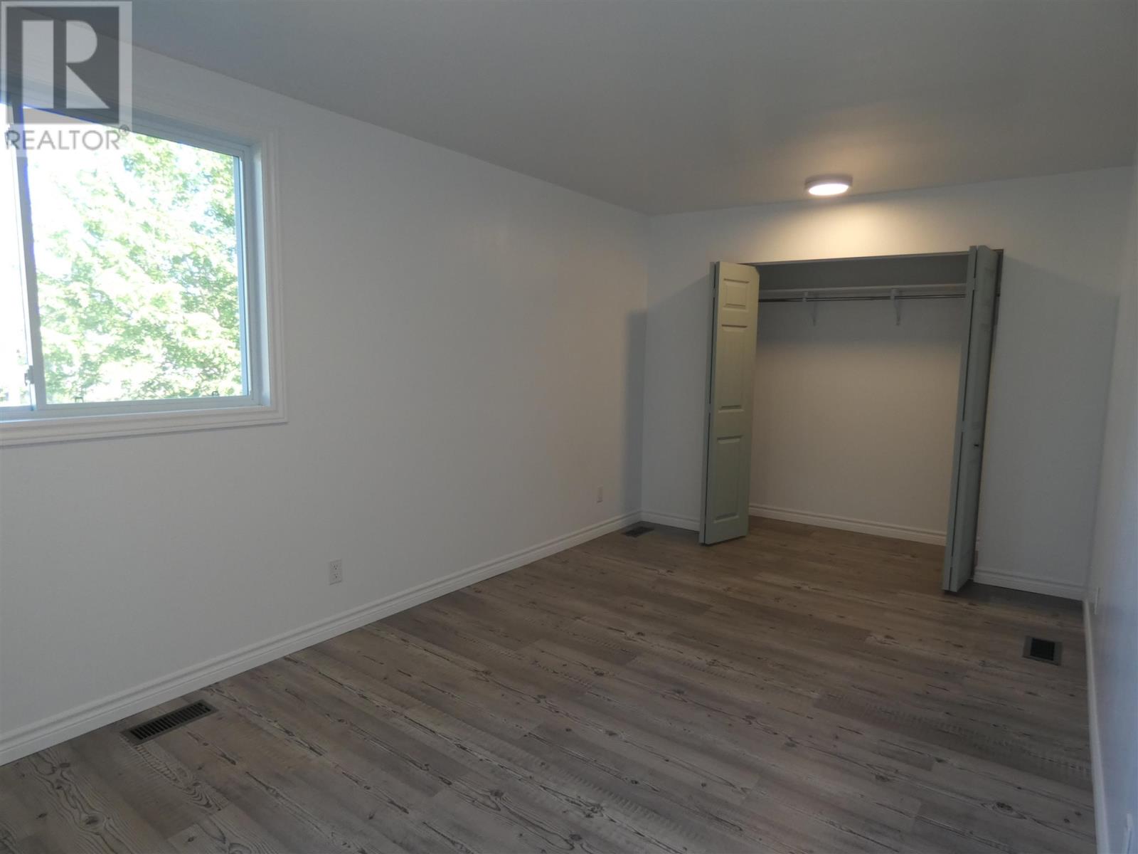 101 Keewatin St Property Photo 14