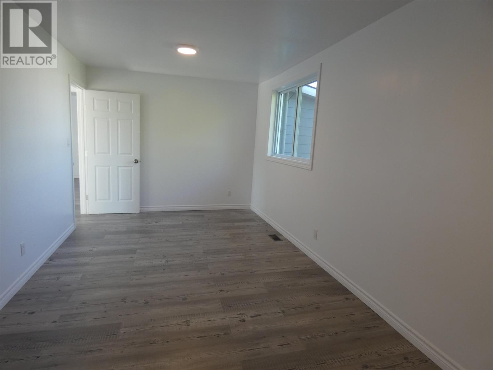 101 Keewatin St Property Photo 15