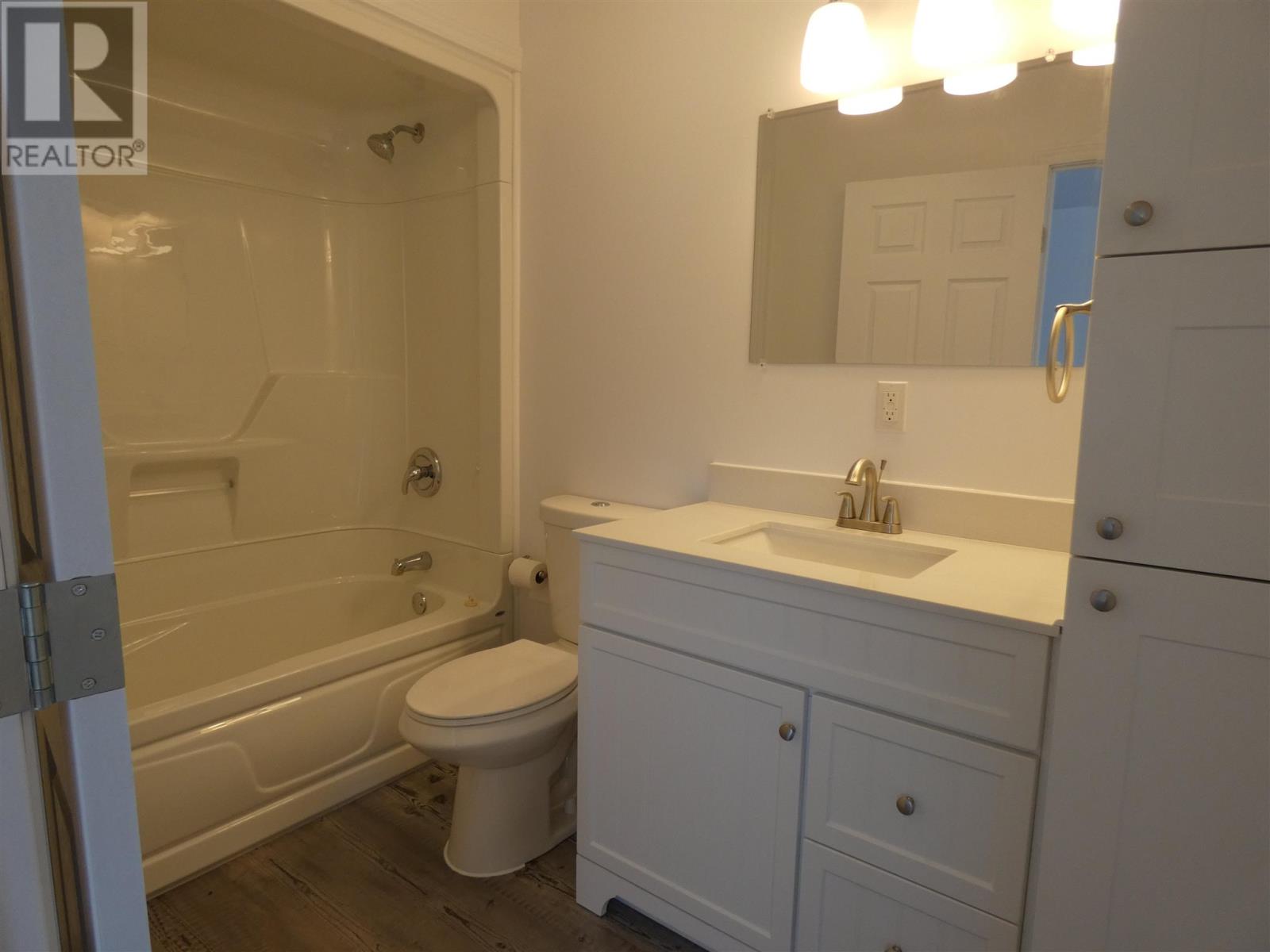 101 Keewatin St Property Photo 16