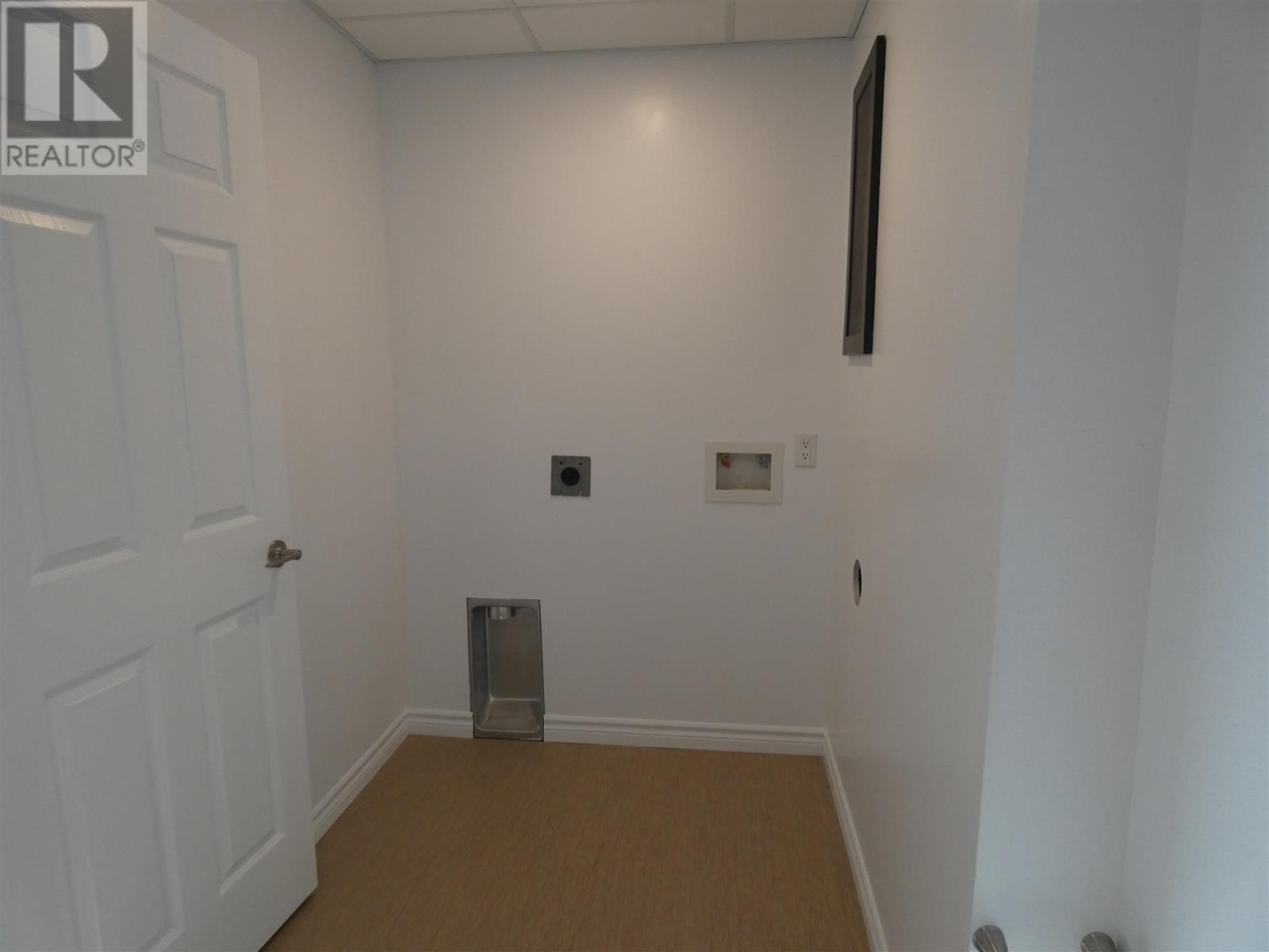 101 Keewatin St Property Photo 24