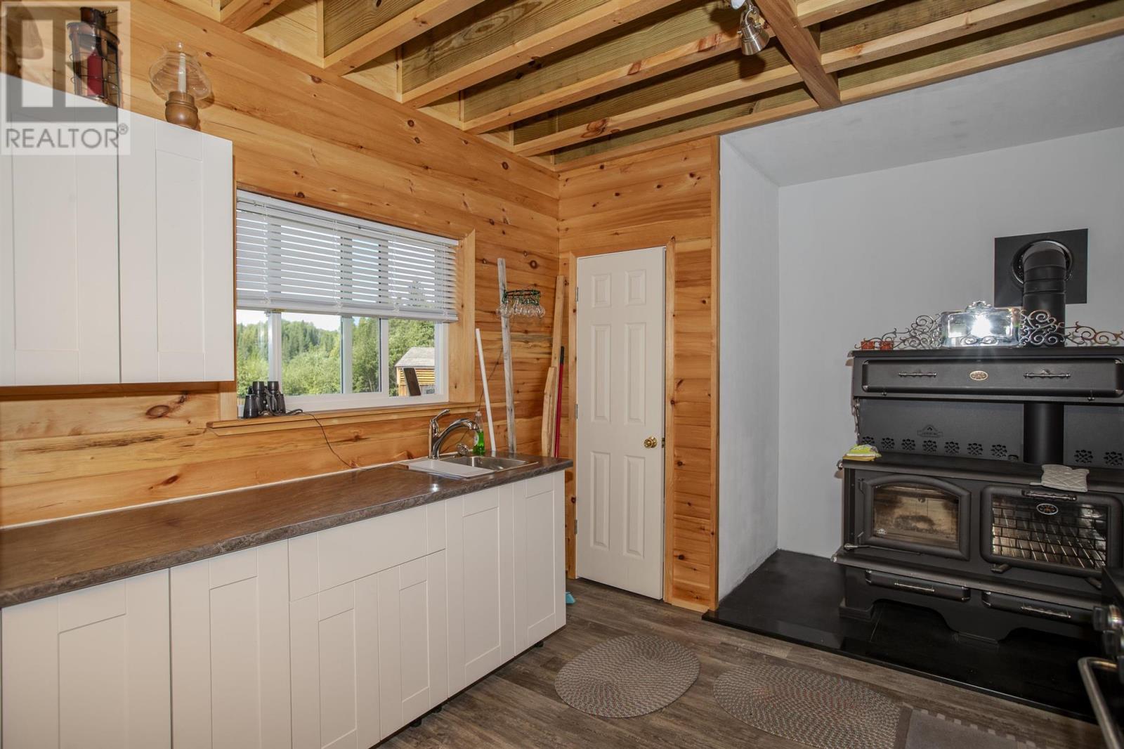 00 Athelstane Lake Rd Property Photo 9