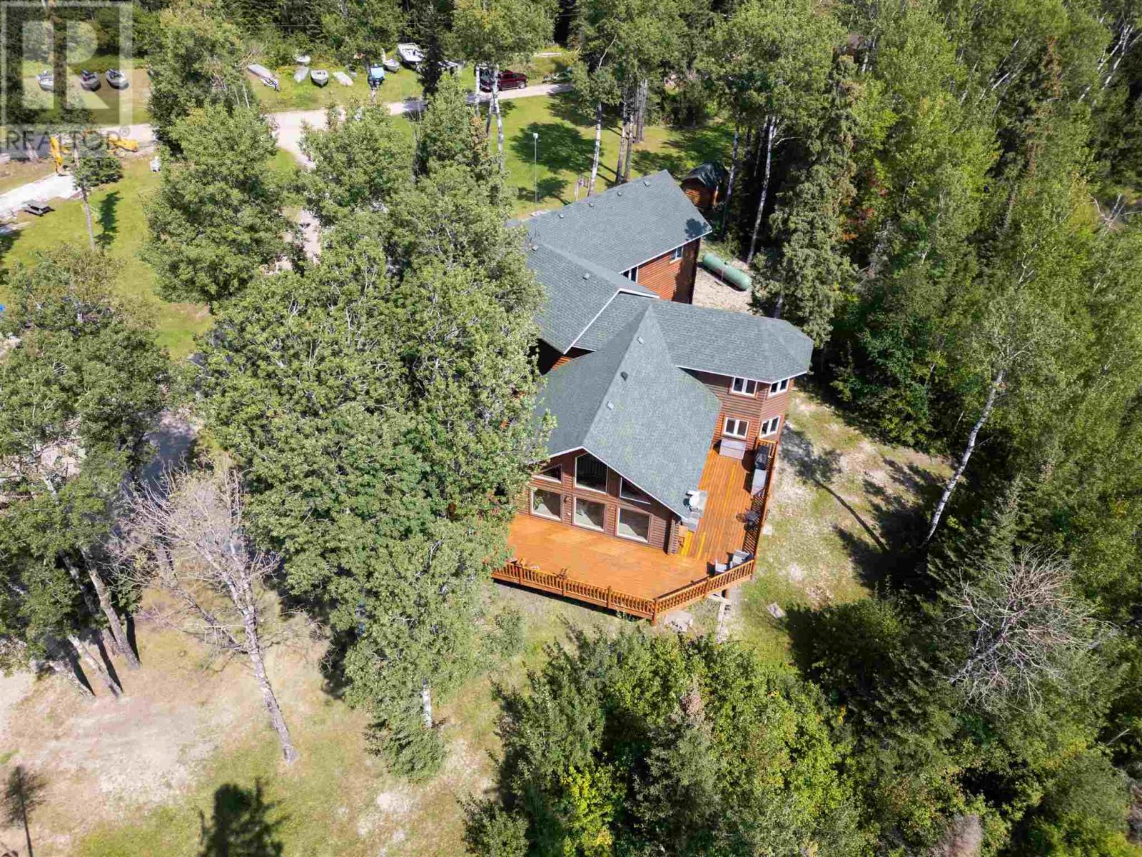 880a Cedar Point Road Property Photo 4