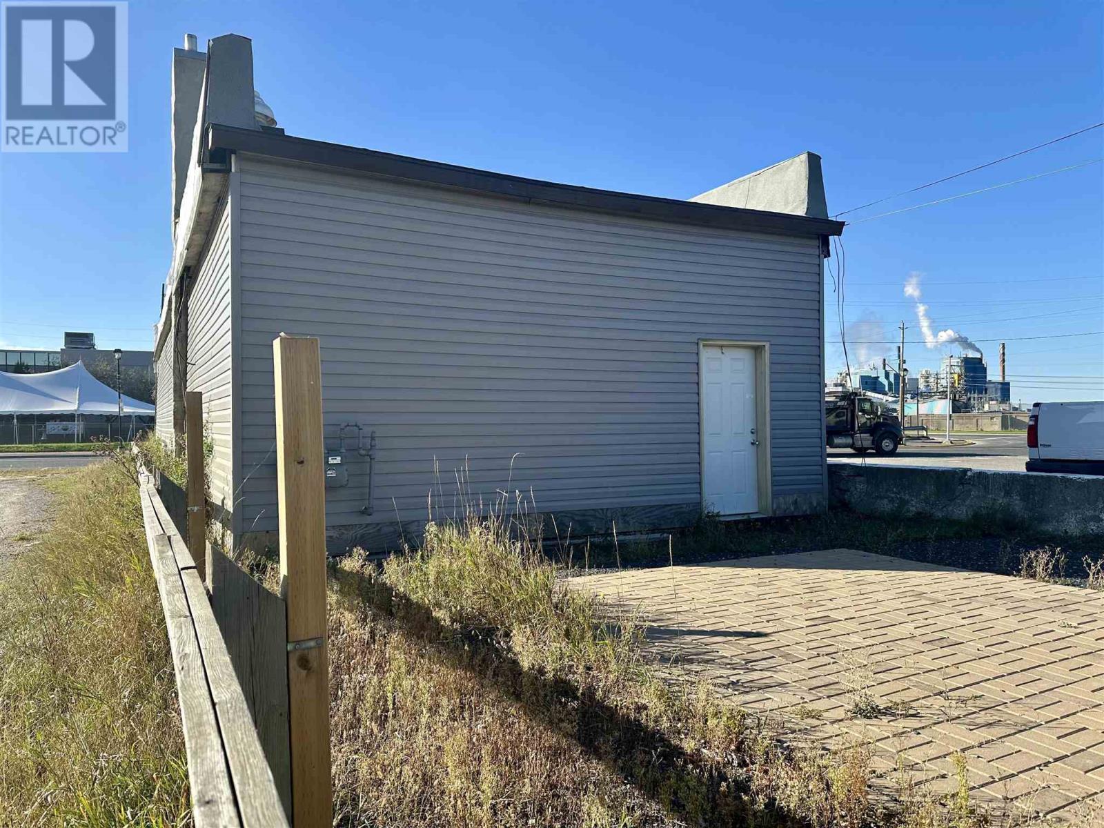 122 Scott St Property Photo 2