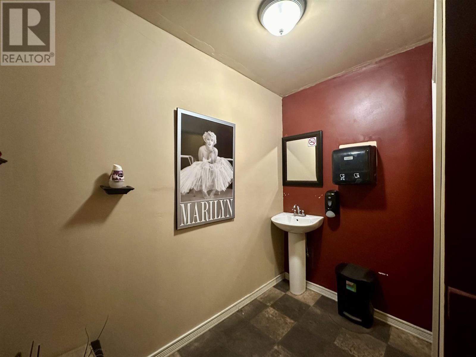 122 Scott St Property Photo 8