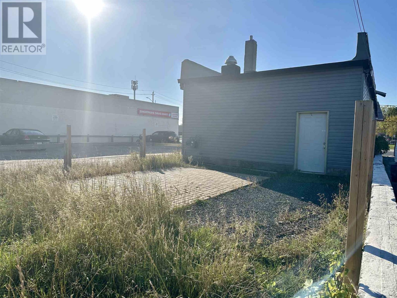 122 Scott St Property Photo 13