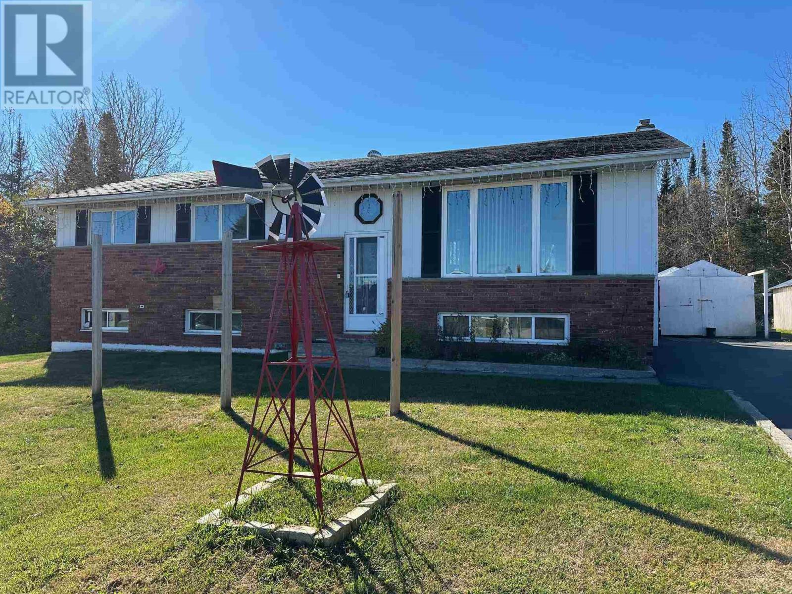 4 Eastgrove Cres Property Photo 1